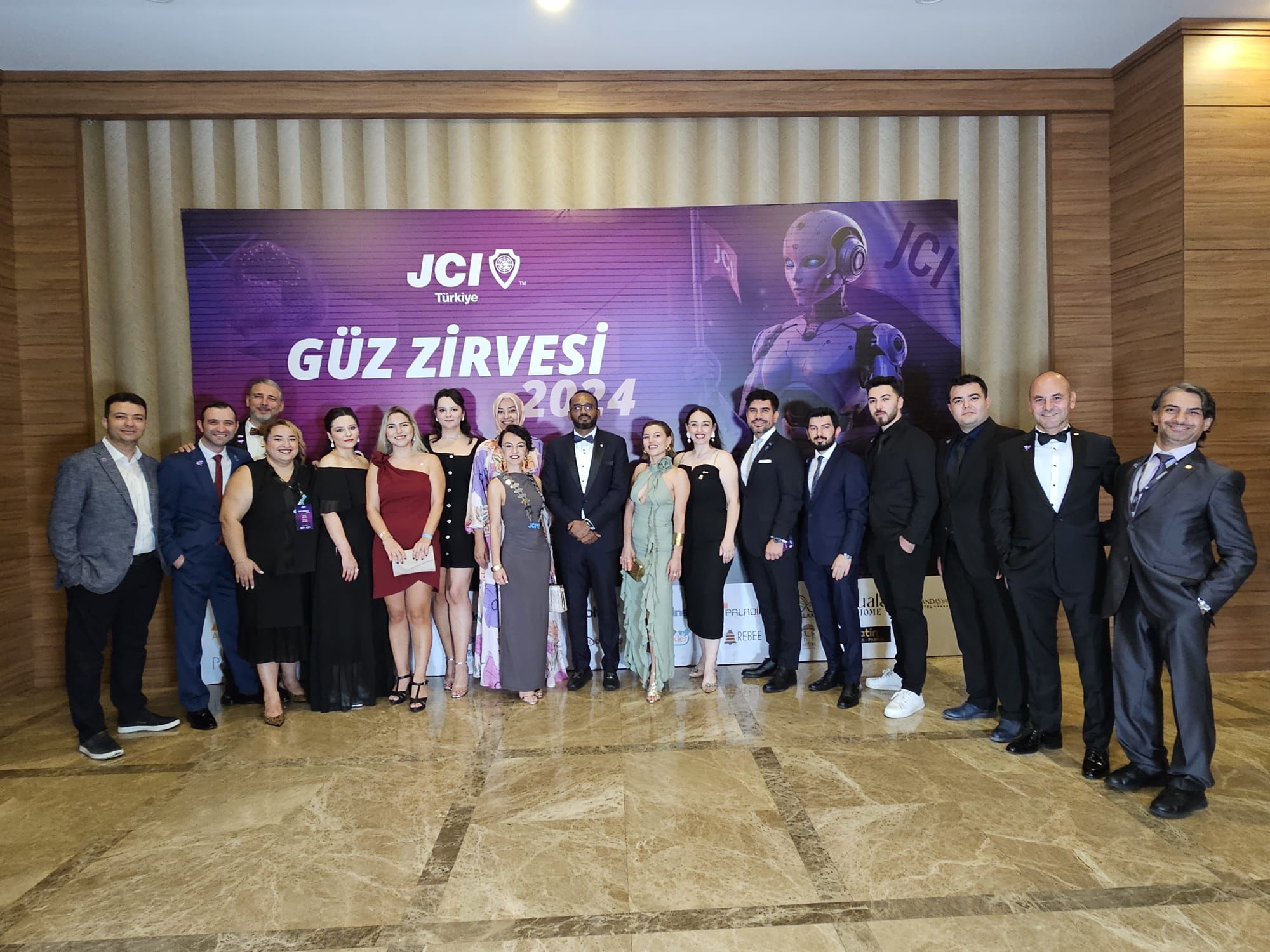 jci maltepe güz zirvesi anı fotosu